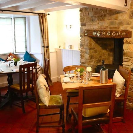 The Lion, Tredington 호텔 쉽스톤온스투어 외부 사진